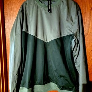 New Nike Shield standard fit Size: Large Color: Forest green